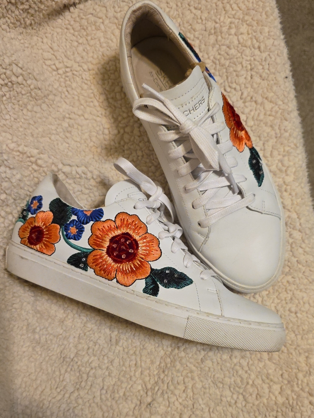 Skechers White Leather Floral Embroidered Sneakers Air-Cooled Memory Foam 8
